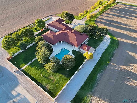 4th image of 1700 E Hermosa Dr