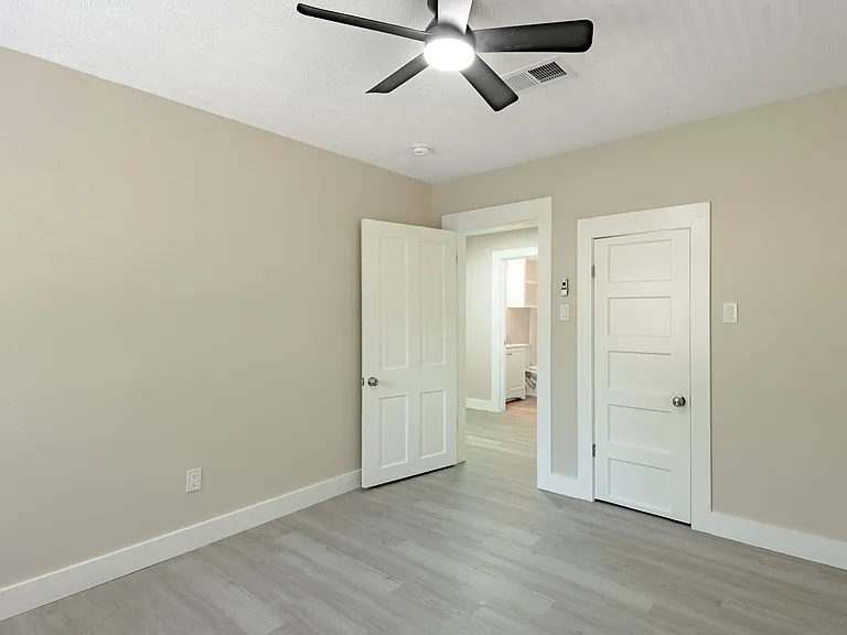 1107 W Dogwood St — Photo 16