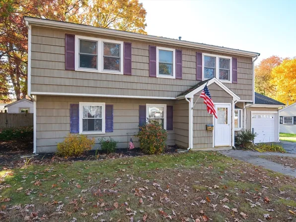 22 Vega St, Weymouth, MA 02188