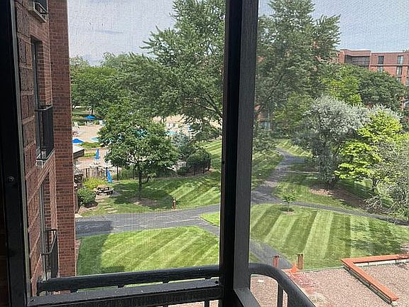 5th image of 111 Acacia Dr