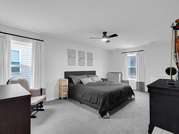 5th image of 323 Long Grove Ln