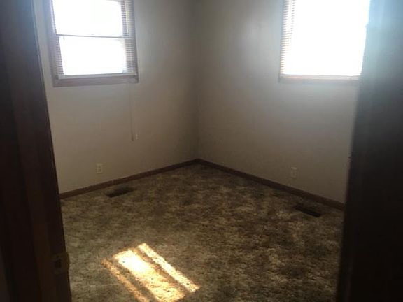 4th image of 817 1/2 La Salle St