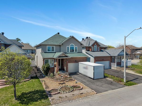 102 Mosswood Ct, Ottawa, ON K1V 0N6