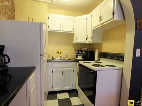 4th image of 83 Marlborough St