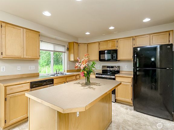 3rd image of 113 5th Avenue SW