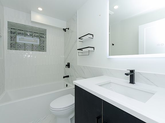 5th image of 2204 N Kedzie Blvd #G