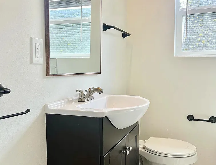 4220 Pasadena Pl NE — Photo 6
