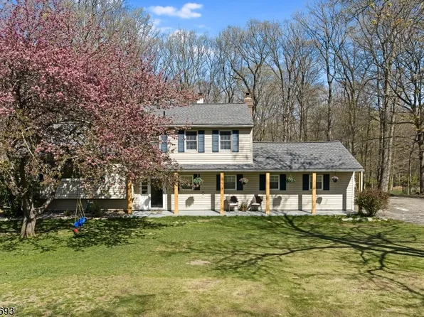 16 Crest Dr, Washington Twp., NJ 07853