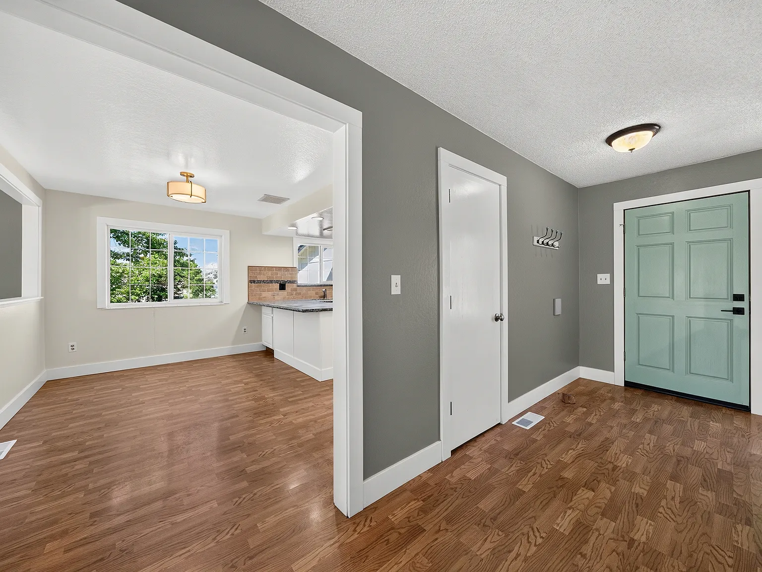 4 bed, 2816 sqft, $3,850 — Photo 2