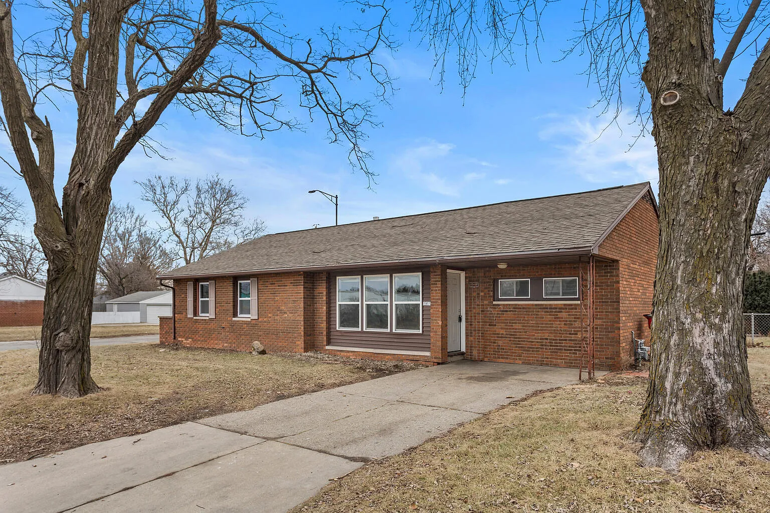 1410 N Mattis Ave photo 1