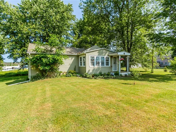 1407 Ridge Rd, Ontario, NY 14519