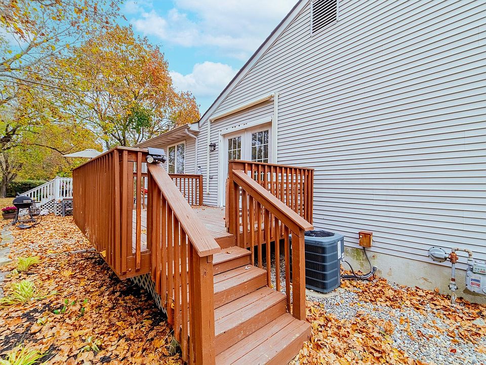 2nd image of 1082 Mayfair Ct #B