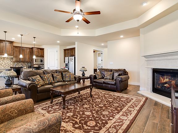 3rd image of 239 Shannon Cir