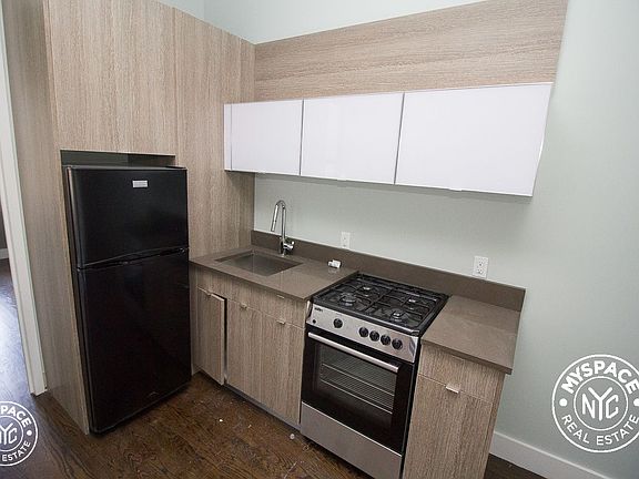 2nd image of 903 Saint Johns Pl APT 2A