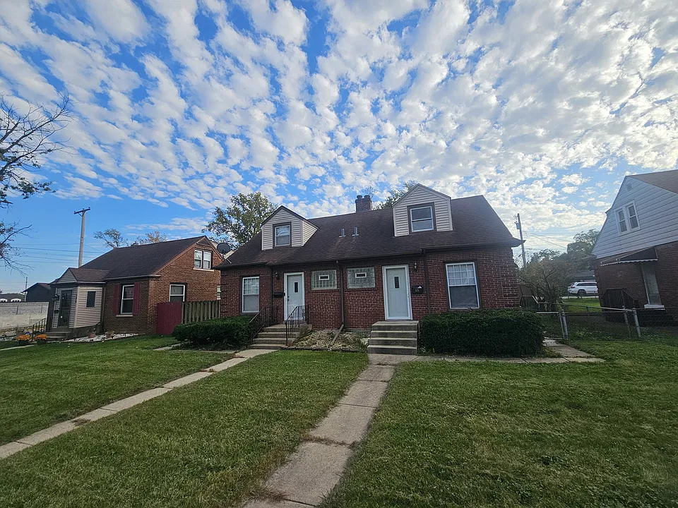 320-324 Broadmoor Ave
