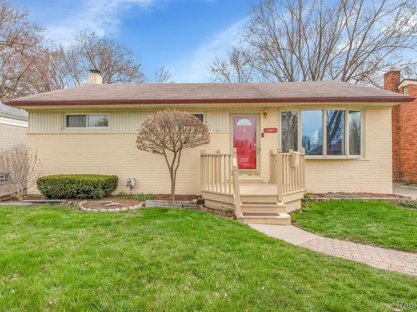 23401 Brookdale Blvd, Saint Clair Shores, MI 48082