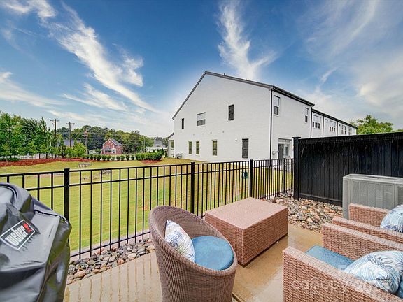3rd image of 4828 Blanchard Way