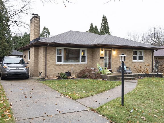3rd image of 15 Westmont Dr NW