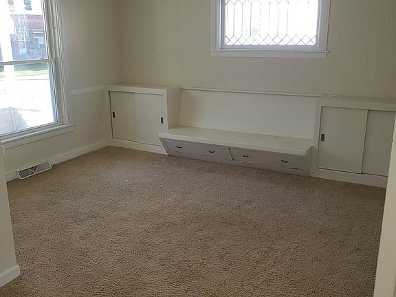 4th image of 354 W 31st St