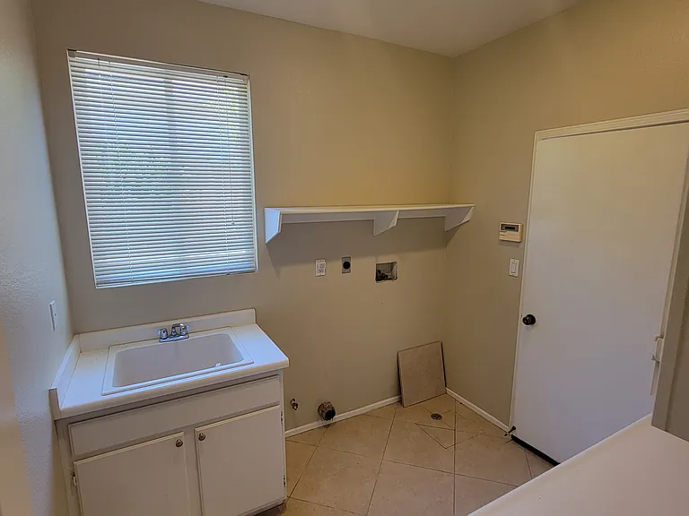 23561 Bending Oak Ct — Photo 17