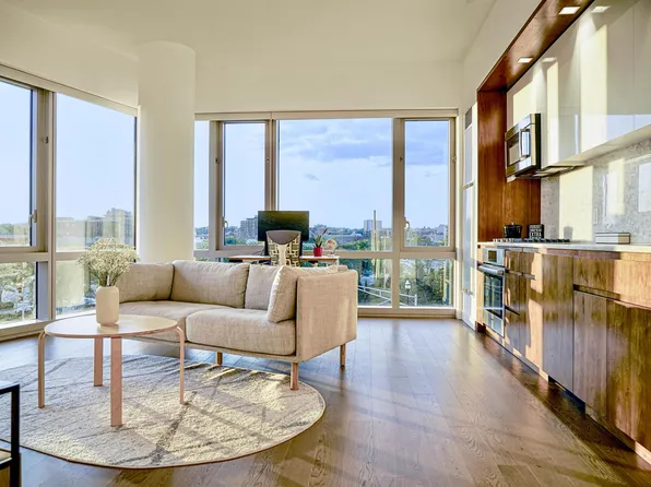 75 Park Lane South image 1 of 38