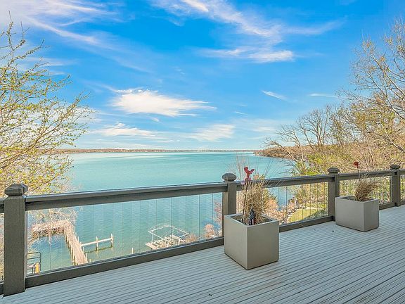 2nd image of 3907 Lake Shore Dr