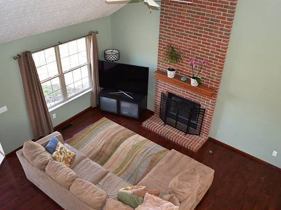 Great Room w/ Fireplace!