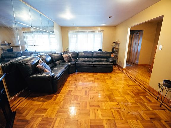 4th image of 3645 Fenton Ave