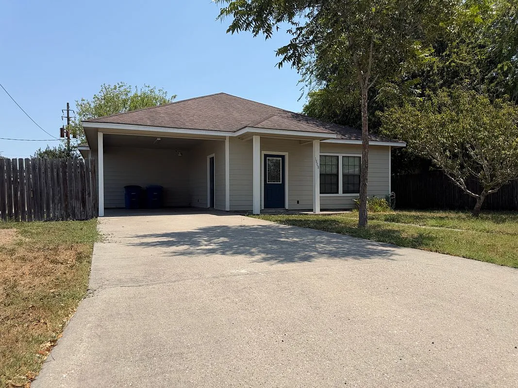 3 bed, 2.0 bath, 1338 sqft, $1,500 — Photo 2