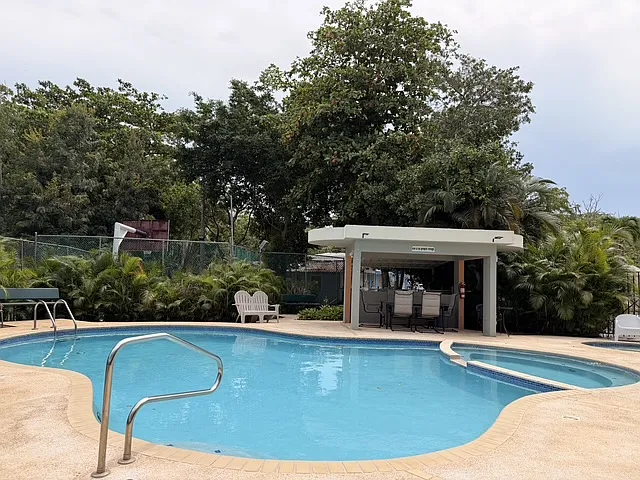 3 bed, 1300 sqft, $2,000 — Photo 2