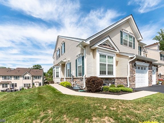 2nd image of 9 Greenwich Ct