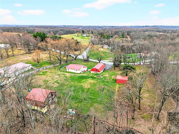 3rd image of 772 Foxwood Rd