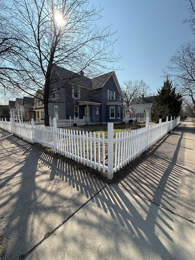 4 Bedroom House for Rent Near UWL, Viterbo & Downtown La Crosse — Photo 1