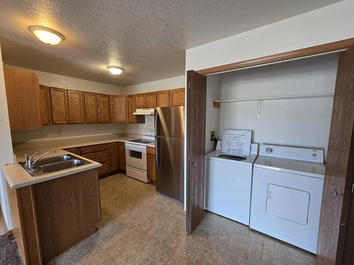 Building Photo - 611 Johnson St #8