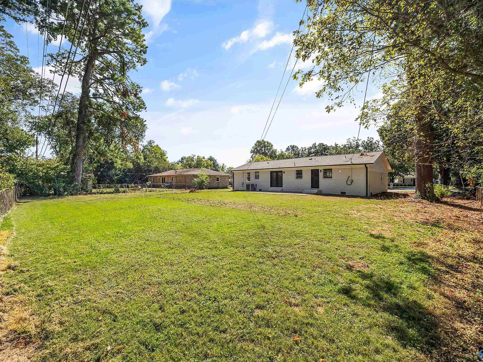 3 bed, 2.0 bath, 1371 sqft, $1,800 — Photo 2