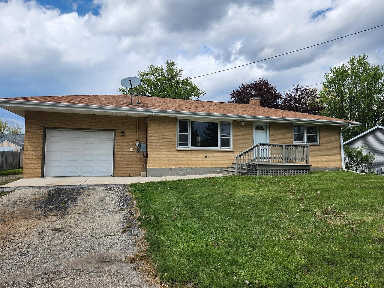W1326 HoneySuckle ROAD, Genoa City, WI 53128 | Zillow