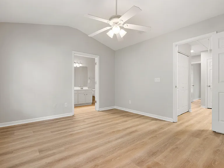 502 Canyon Lake Cir — Photo 14
