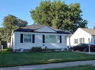 22101 Revere St, Saint Clair Shores, MI 48080