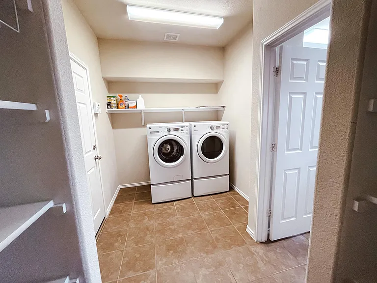 4904 Bridgewood Dr — Photo 8
