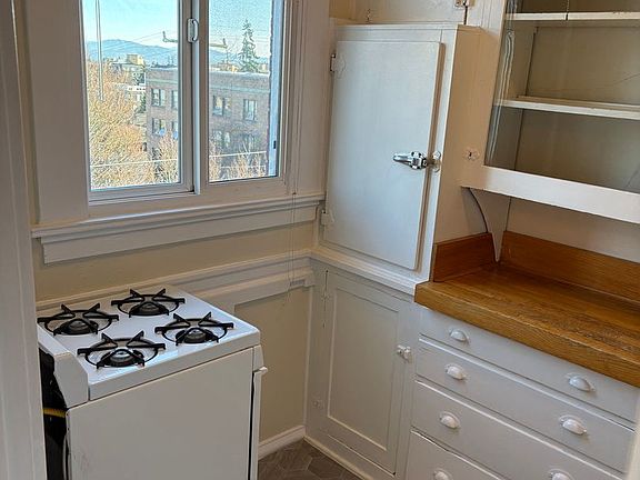 3rd image of 205 19th Ave E APT 402