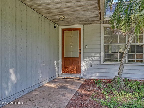 3rd image of 2060 11th Ave