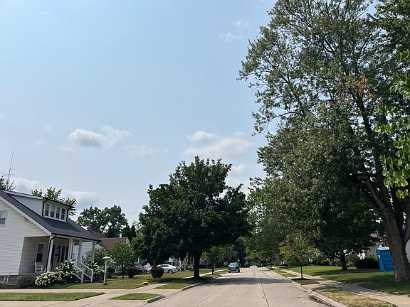 4th image of 2349 Columbia Rd
