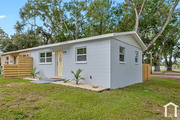 4313 W Woodlawn Ave #B — Photo 3
