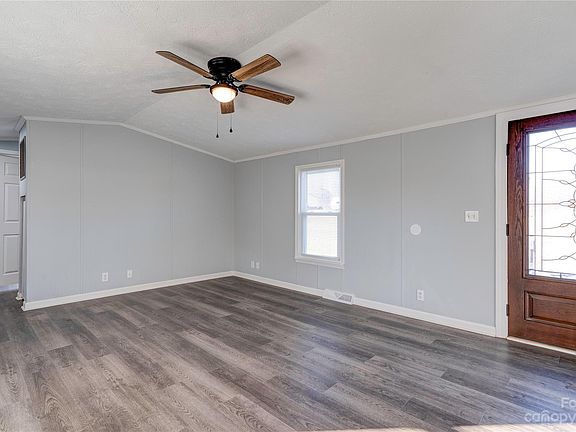 4th image of 114 Deer Meadow Ln