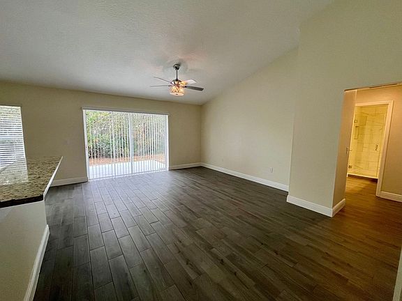 4th image of 402 Manitoba Way