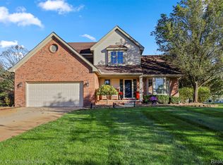 9279 Azalea Ct, Brighton, MI 48116