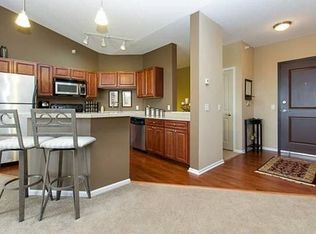 649 Old Hwy 8 NW APT 424, New Brighton, MN 55112