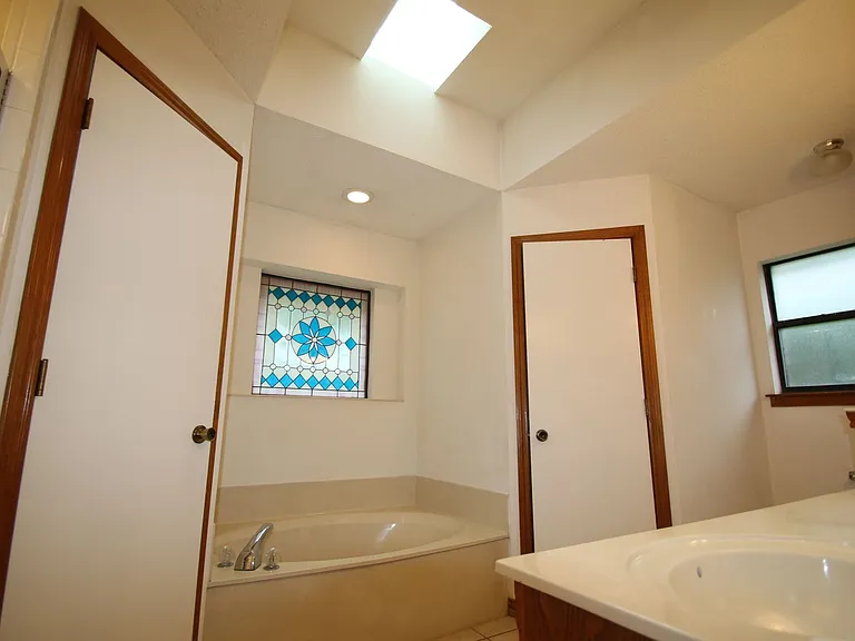 420 Birchwood Ln — Photo 23
