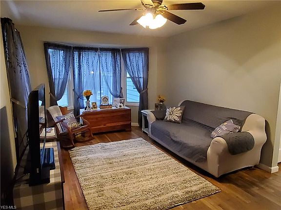 2nd image of 302 Hawthorne St