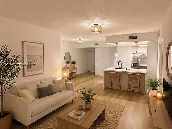 3rd image of 275 NE 18th St APT 910